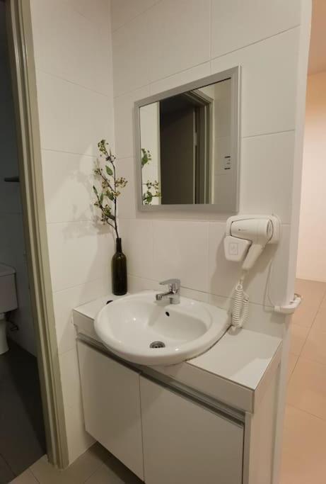 Apartment G - 2r2b Barrington Night Market *