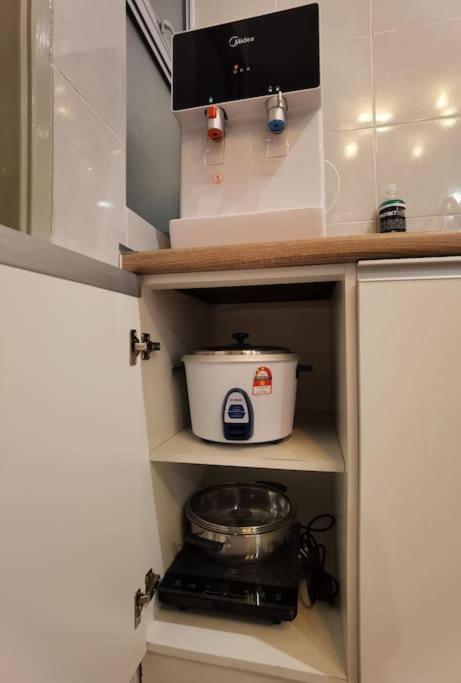 G - 2r2b Barrington Night Market Apartment *