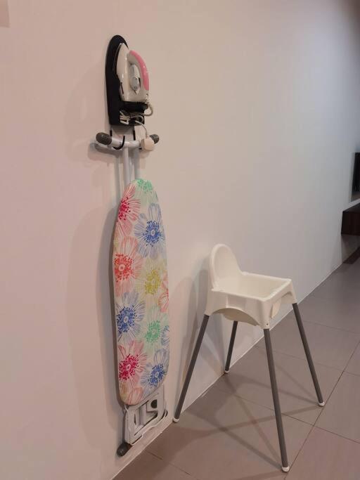 G - 2r2b Barrington Night Market Apartment